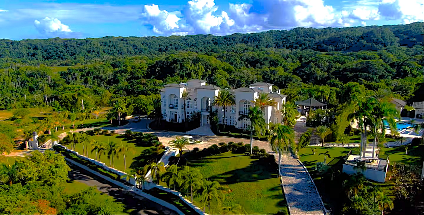 Außergewöhnliche 14-Schlafzimmer-Villa mit Meerblick in Sosua/Cabarete